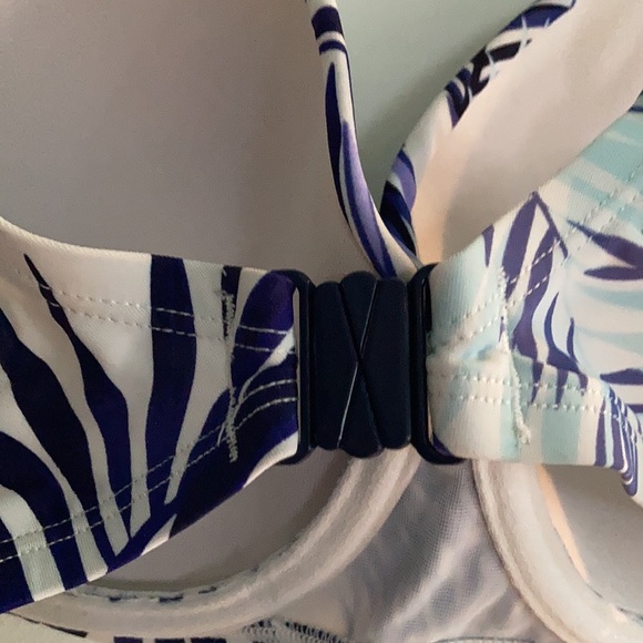 Bikini - Picture 3 of 6